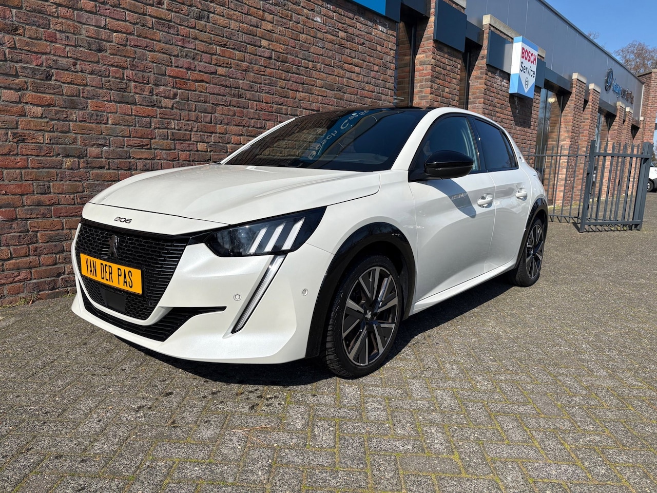 Peugeot 208 - 1.2 PureTech GT Automaat|Camera|PDC - AutoWereld.nl