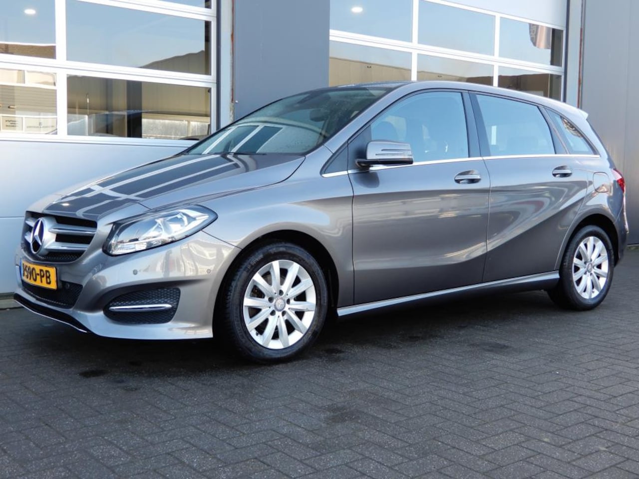 Mercedes-Benz B-klasse - 180 Prestige Navi/Stoelverwarming/AchteruitrijCamera - AutoWereld.nl