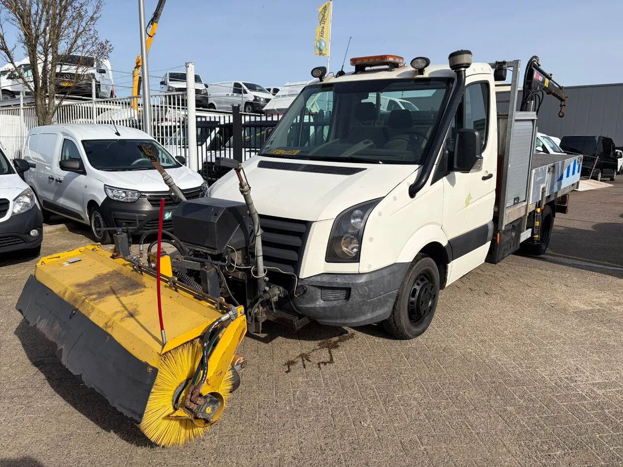 Volkswagen Crafter - 2.5TDI Openlaadbak Airco Cruisecontrol HIAB 013T + Veeg Machine / Borstel - AutoWereld.nl