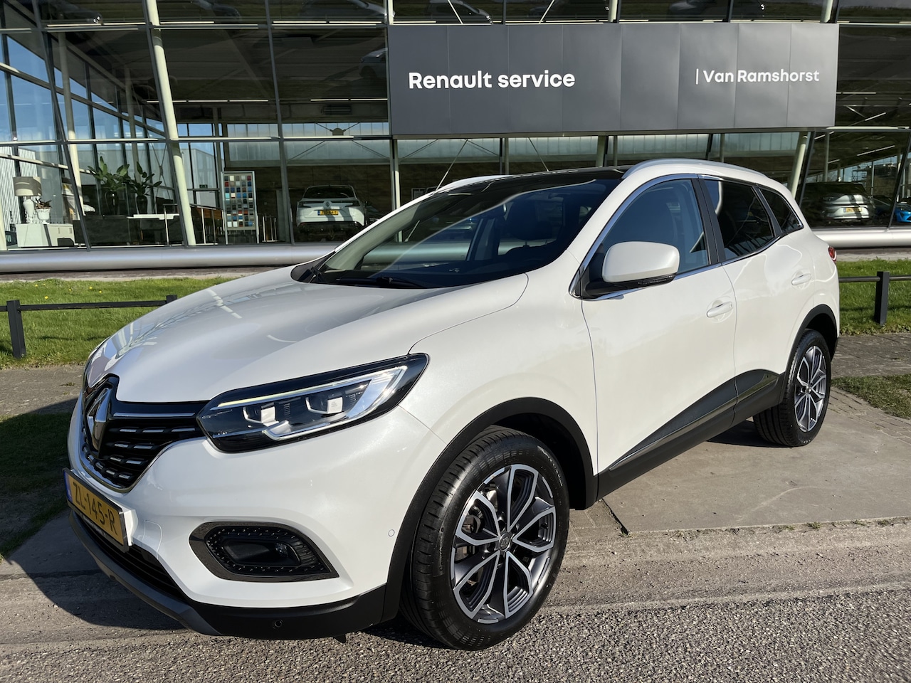Renault Kadjar - 1.3 TCe Intens 140PK / Camera / Apple Carplay - Android Auto / Panorama-dak / Climate / LM - AutoWereld.nl