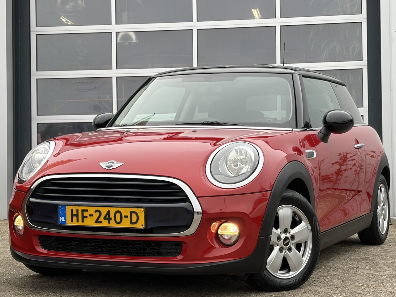 MINI Cooper - Mini 1.5 Business 136pk | Dealer onderhouden | Nieuwe apk! | Airco | Bluetooth | Cruise co - AutoWereld.nl