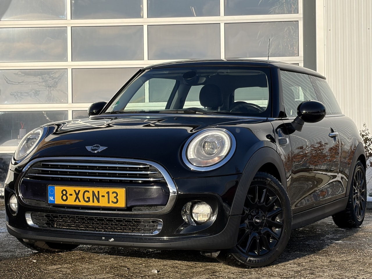 MINI Cooper - Mini 1.5 First Born Edition 136pk | Airco automatisch | Bluetooth | Cruise control | Isofi - AutoWereld.nl