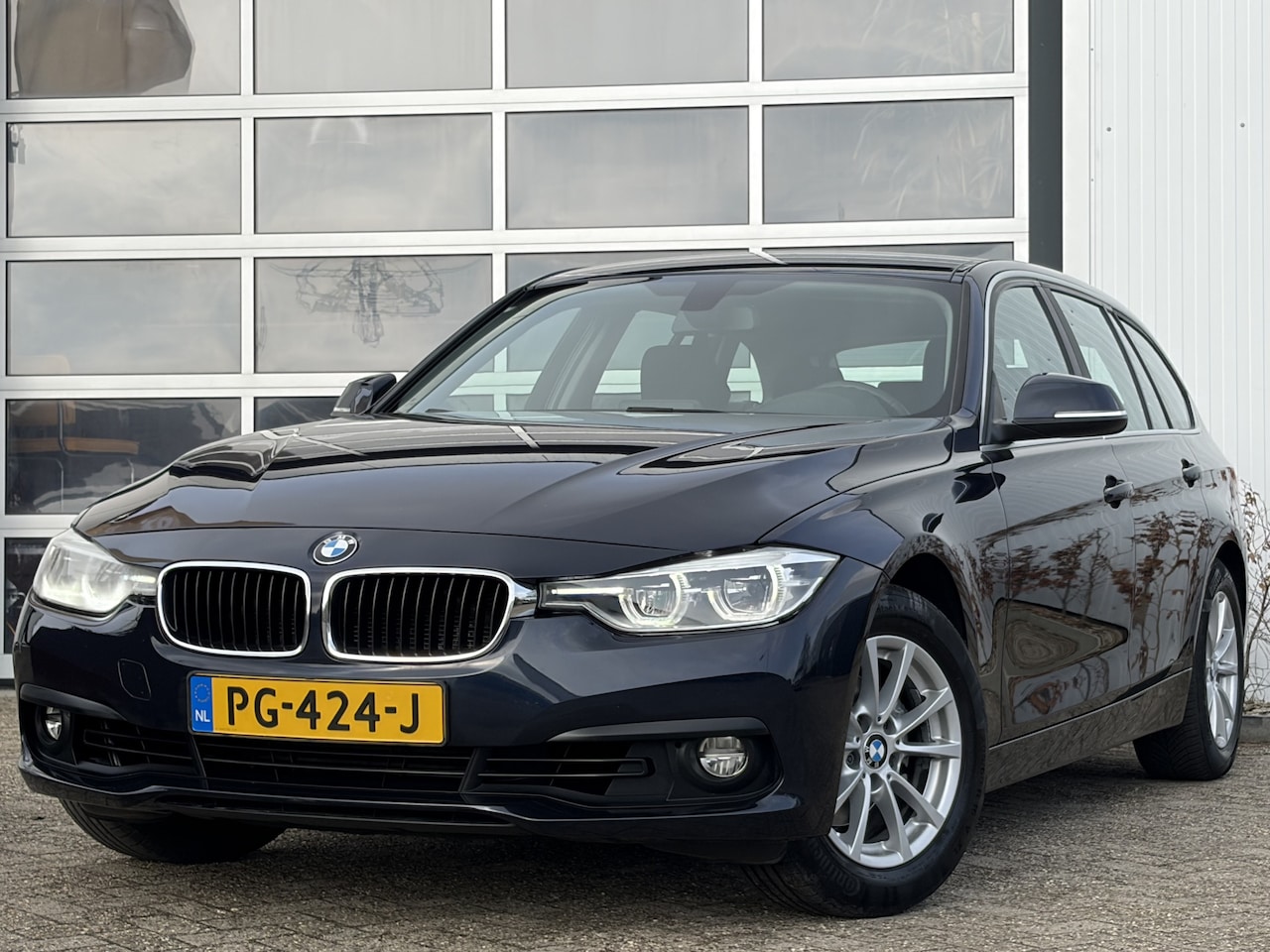 BMW 3-serie Touring - 318i Executive 136pk | Automaat | Bluetooth | Cruise control | Electronic climate control - AutoWereld.nl