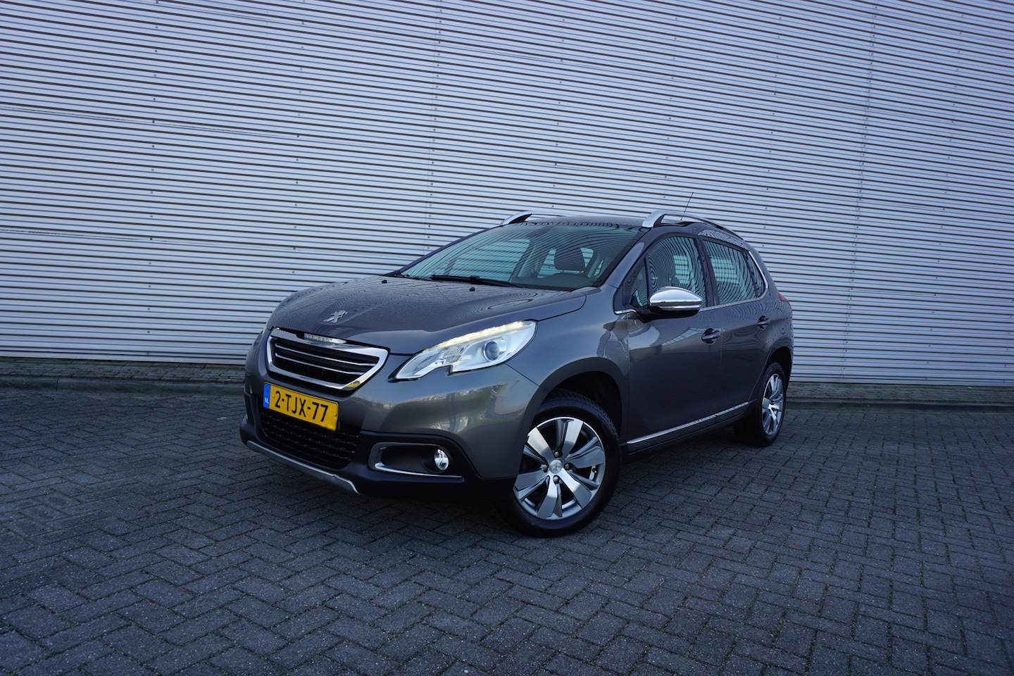Peugeot 2008 - 1.2 VTi Allure Climate / Navi / Cruise / Parkeers. / Elektr. ramen / Lm velgen / NAP - AutoWereld.nl