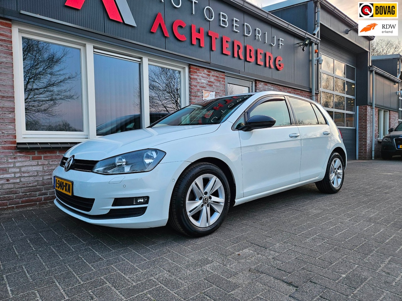 Volkswagen Golf - 1.2 TSI Comfortline Airco/Clima! Cruise Control! Nette Auto! PDC! 105PK! - AutoWereld.nl
