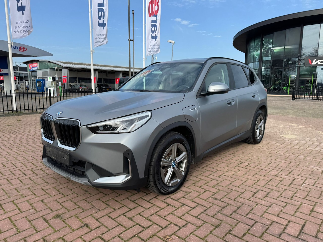BMW X1 - xDrive30e Pano Trekhaak Frozen Grey - AutoWereld.nl