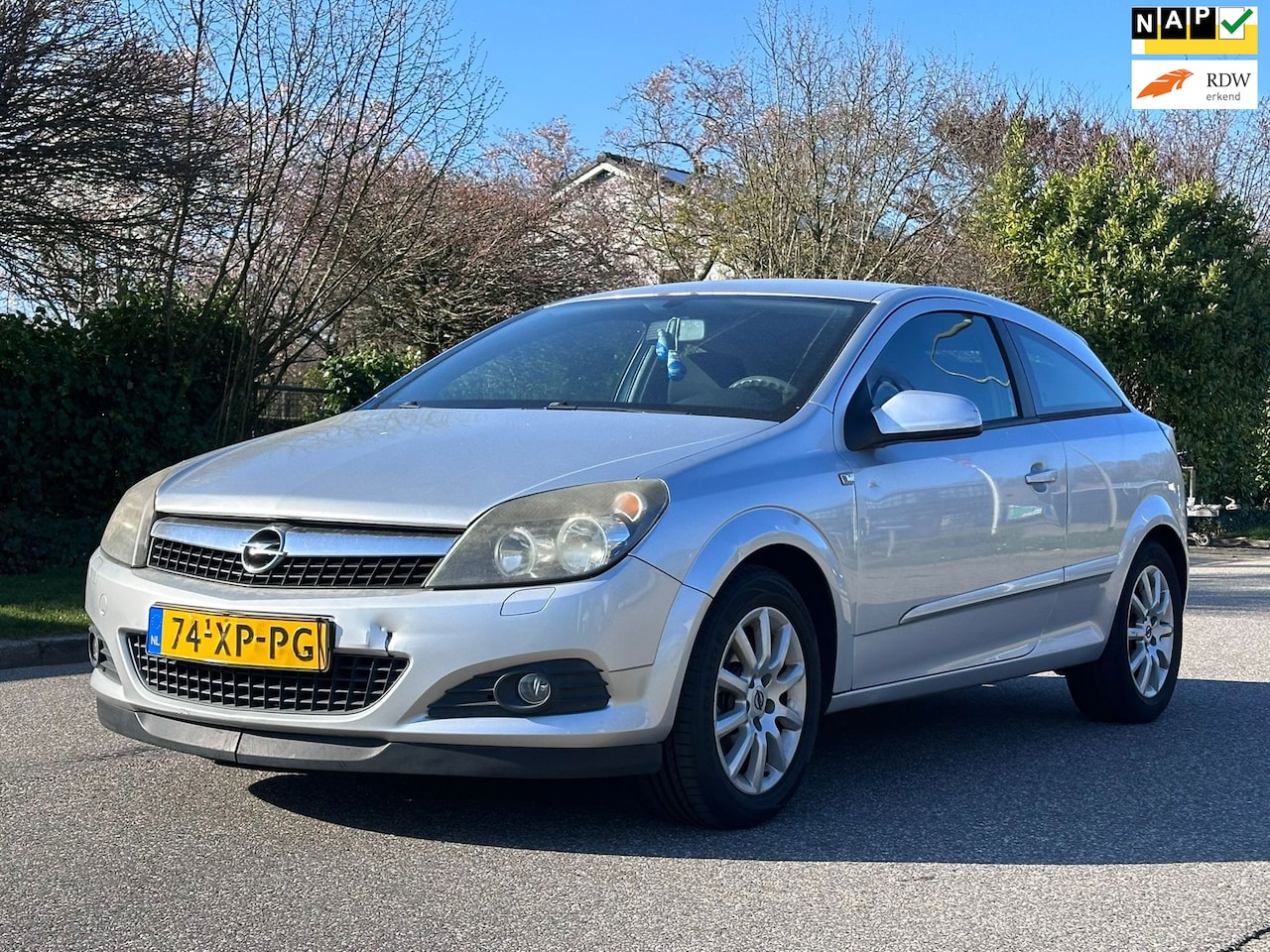 Opel Astra GTC - 1.6 Temptation Cruise*Apple/Carplay*Navigatie*Airco*LM velgen*NAP* - AutoWereld.nl
