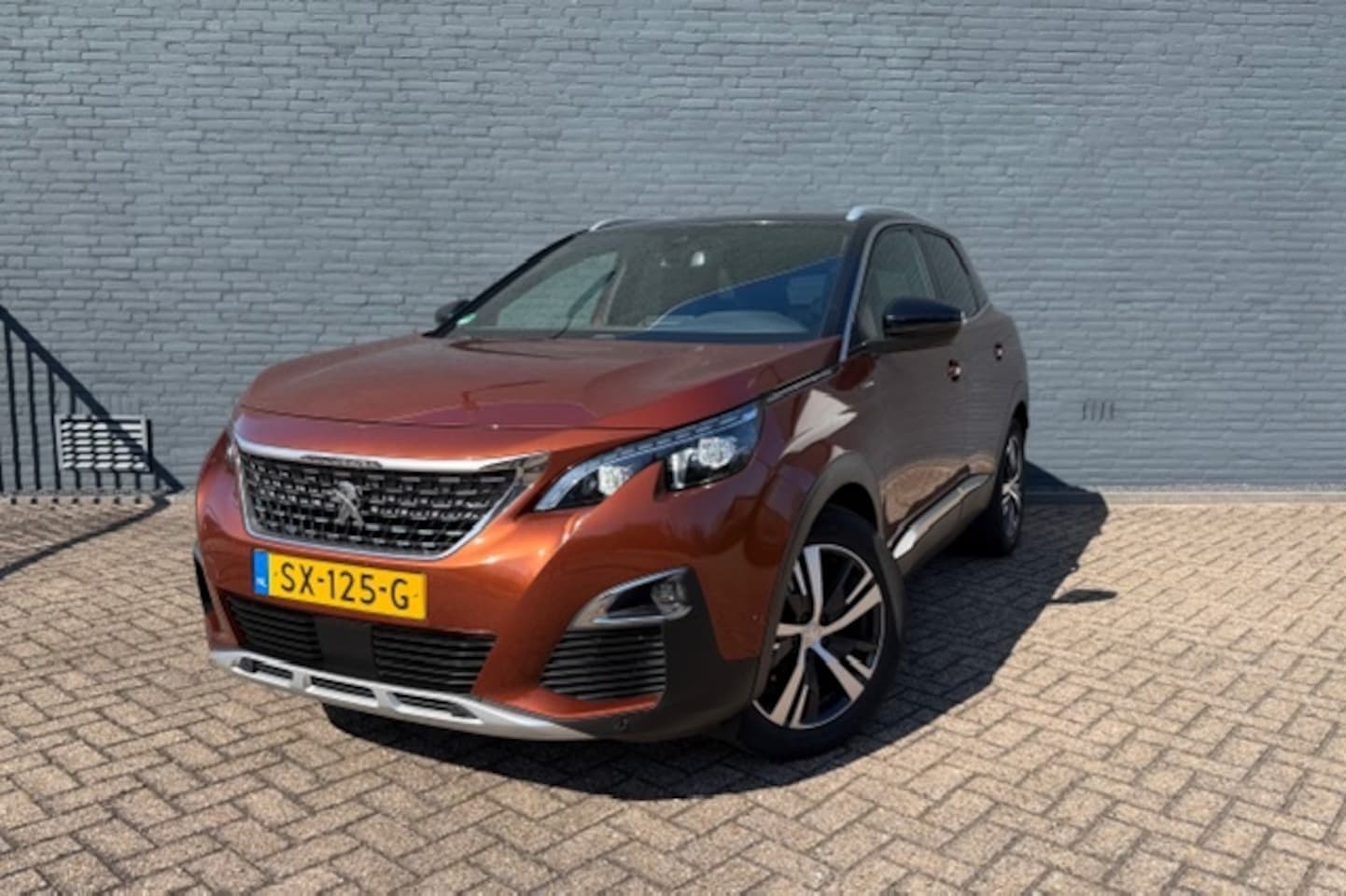 Peugeot 3008 - 1.6 e-THP GT Line 165PK - PANO-TREKHAAK - AutoWereld.nl