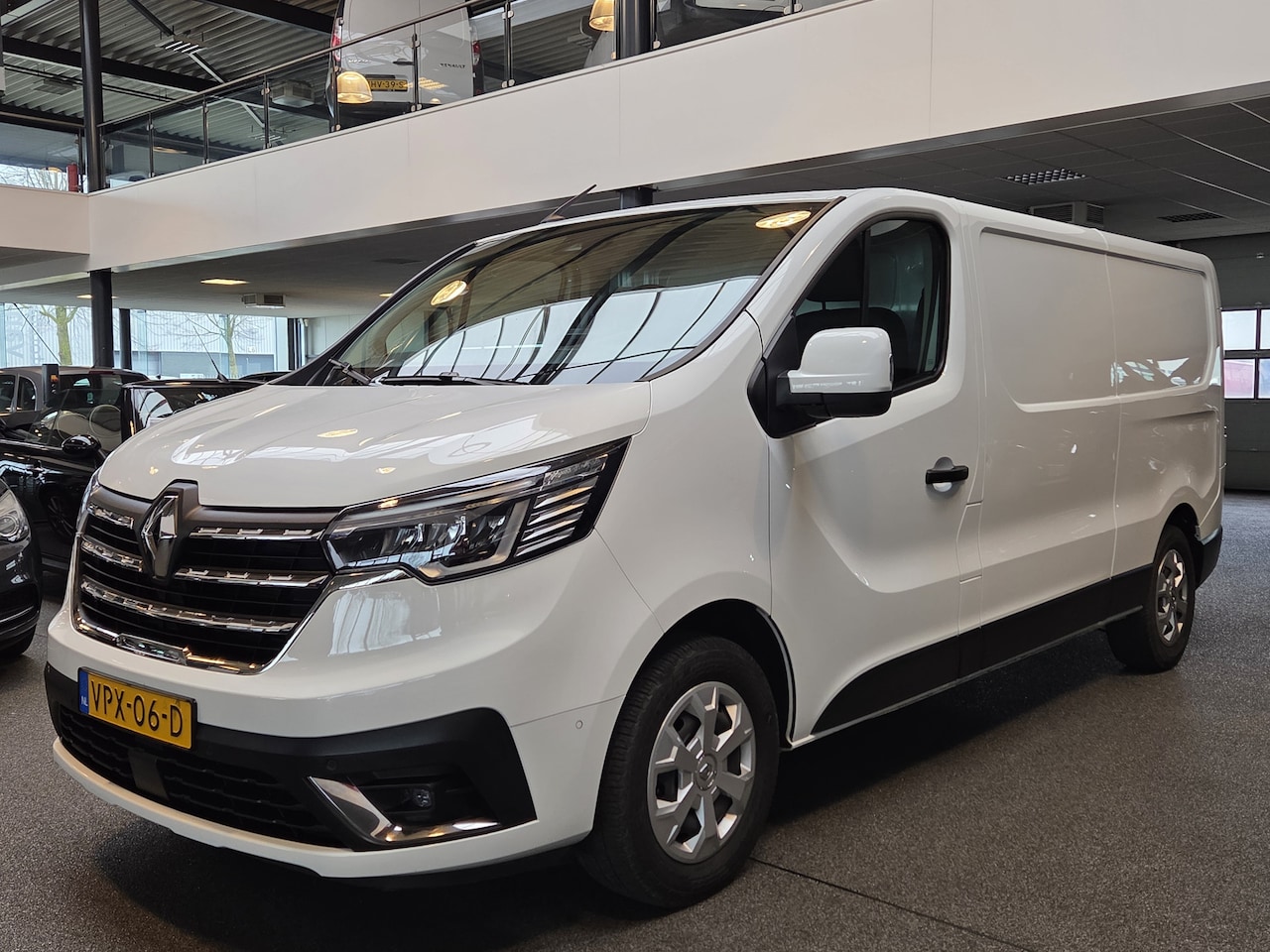 Renault Trafic - 2.0 dCi 110 T30 L2H1 Work Edition / Carplay / Camera / Cruise / Grootlicht  Assis. / Mistl - AutoWereld.nl