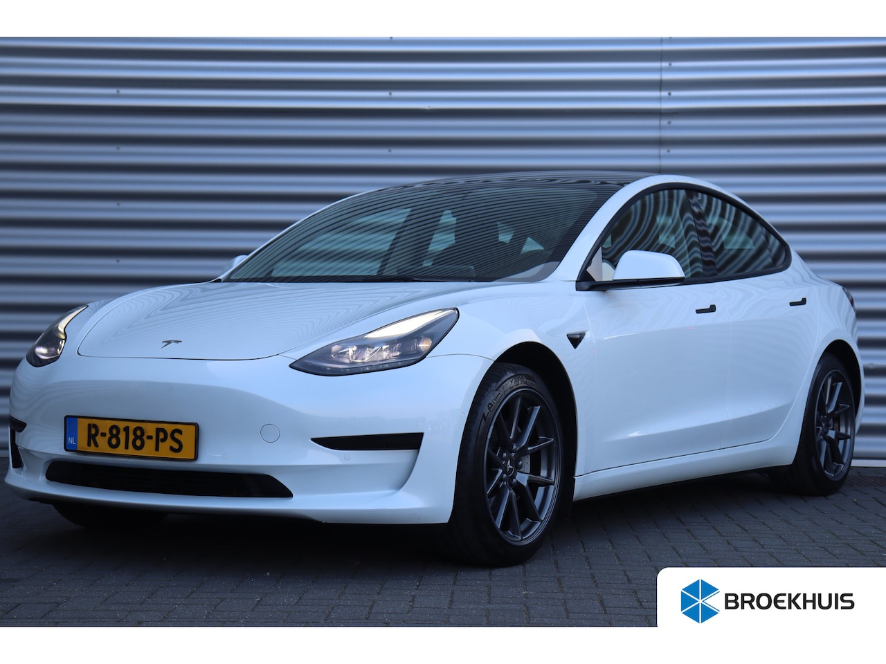 Tesla Model 3 - RWD PLUS 60KWH 238PK AUTOMAAT / NAVI / LEDER / CLIMIA / FULL-LED / CAMERA / 19" LMV / PANO - AutoWereld.nl