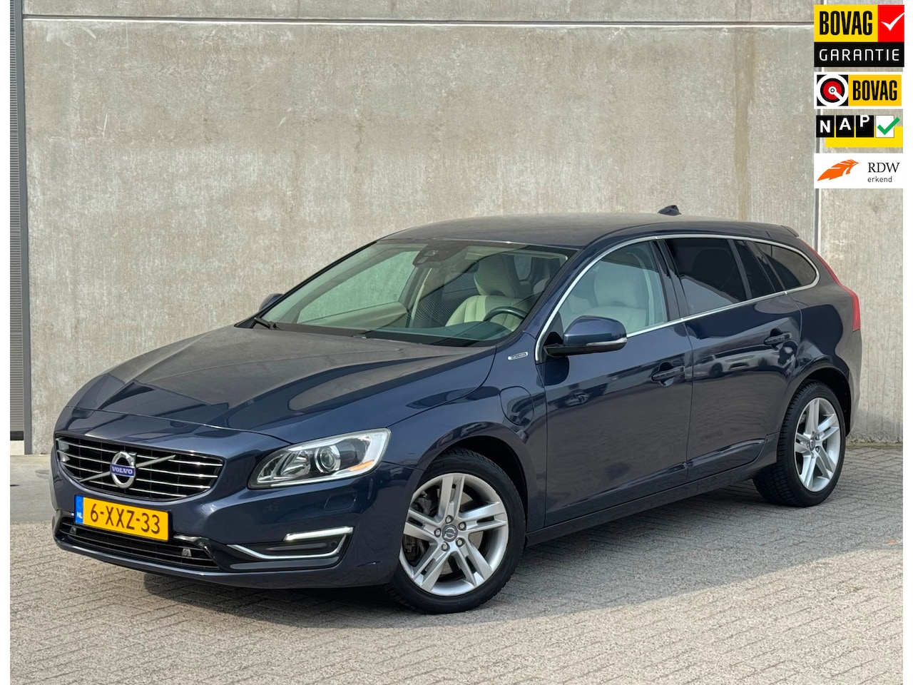 Volvo V60 - 2.4 D6 AWD PHEV 215pk 2014 LEDER|NAP|DEALER O.H - AutoWereld.nl
