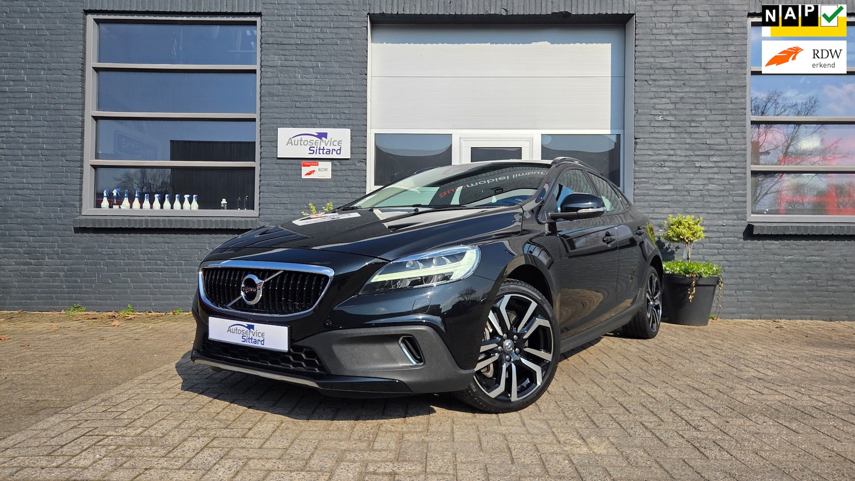 Volvo V40 Cross Country - 2.0 T3 Nordic 2.0 T3 Nordic+ - AutoWereld.nl