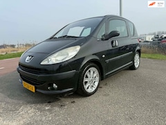 Peugeot 1007 - 1.4 Gentry super leuke auto, apk , garantie en kleine beurt