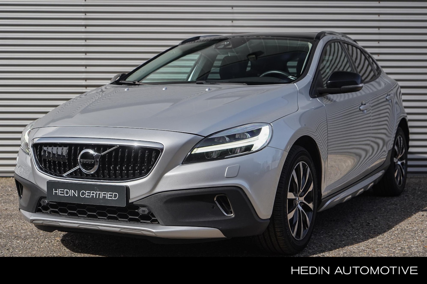 Volvo V40 Cross Country - T3 AUT. Polar+ Luxury | Adaptive Cruise | BLIS | Power Seats | Standkachel | Power Seats | - AutoWereld.nl