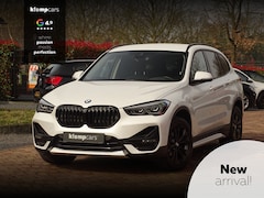BMW X1 - sDrive18i | Handbak | Uniek | PearlWeiss | Leer | Nav | All-black | Privacy glass