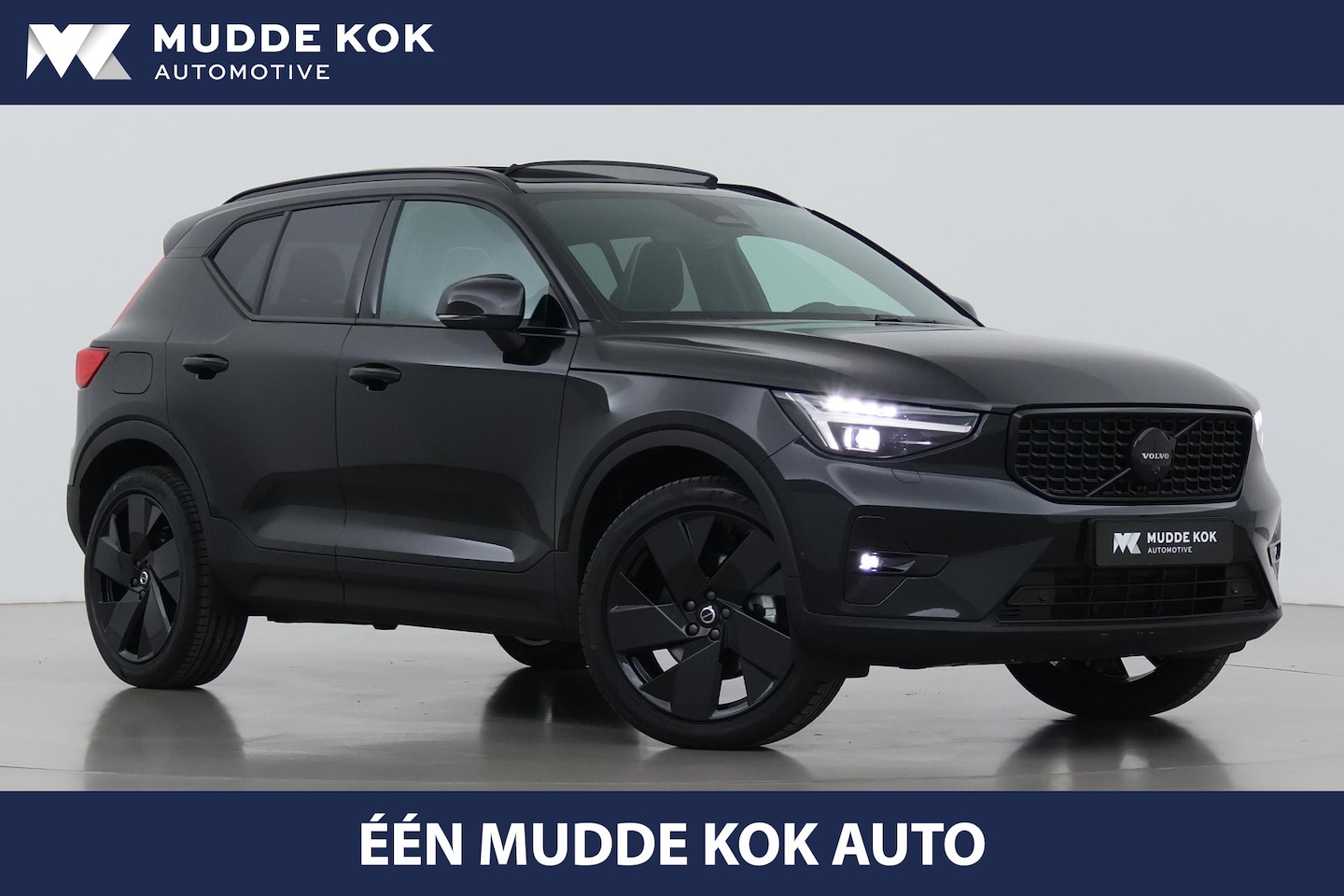Volvo XC40 - B3 Ultra Black Edition | Panoramadak | ACC | Trekhaak | 360° Camera | Stoel+Stuurverwarmin - AutoWereld.nl