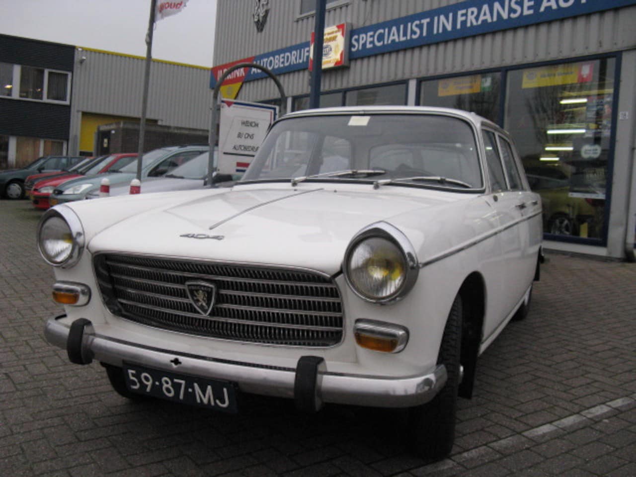 PEUGEOT 404