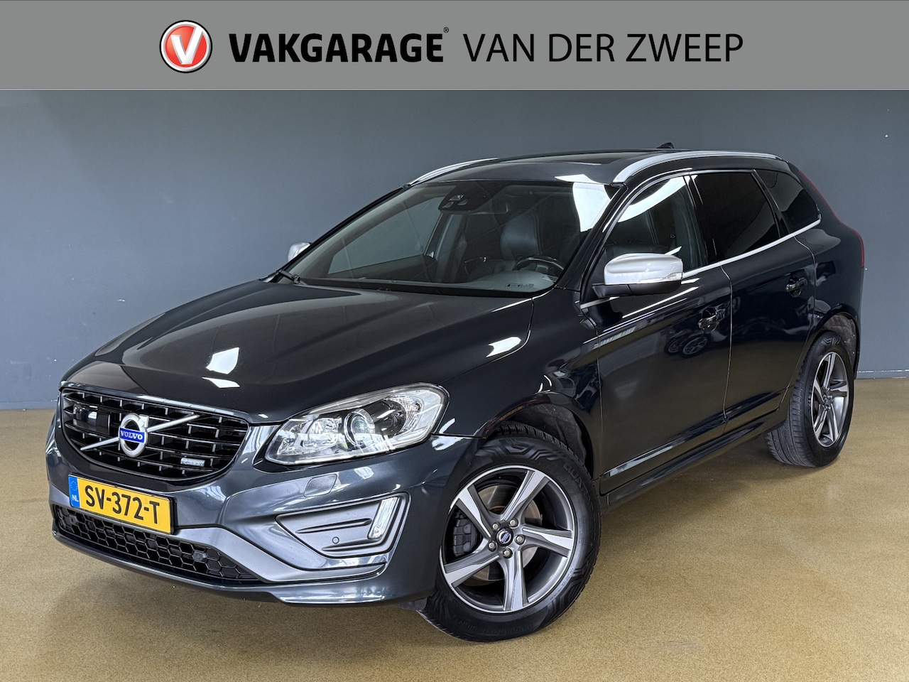 Volvo XC60 - 2.4 D5 R-Design AWD | Elektr. dak | ACC | Afn. Trekhaak - AutoWereld.nl
