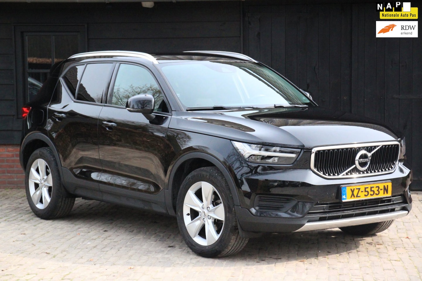 Volvo XC40 - 1.5 T3 Momentum Navigatie/Parkeersensor v,a/Lane-Assist/Trekhaak uitklapbaar - AutoWereld.nl