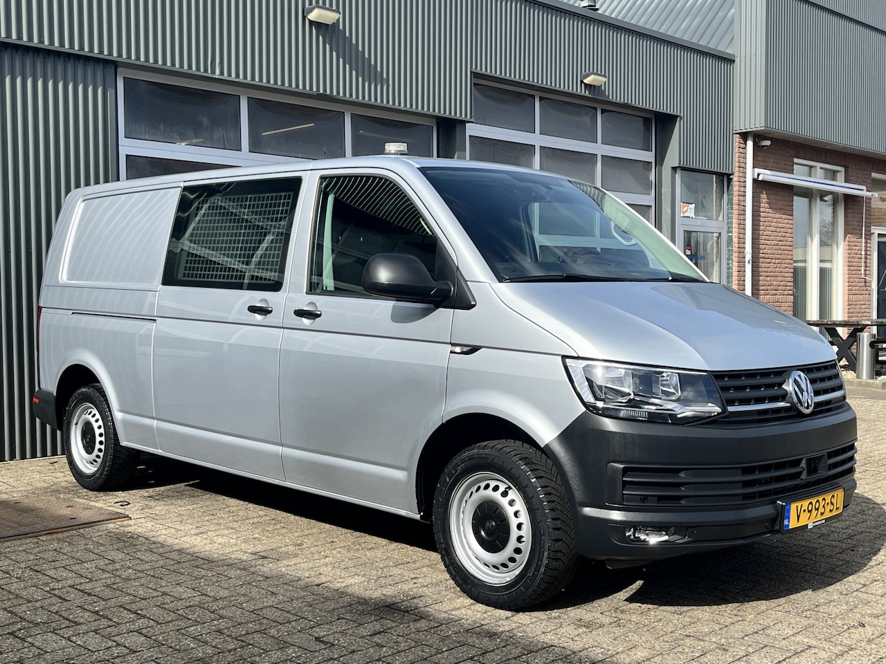 Volkswagen Transporter - 2.0 TSI L2H1 Benzine Dubbele Schuifdeur Airco Cruise controle Bpm vrij Trekhaak Klep acht - AutoWereld.nl