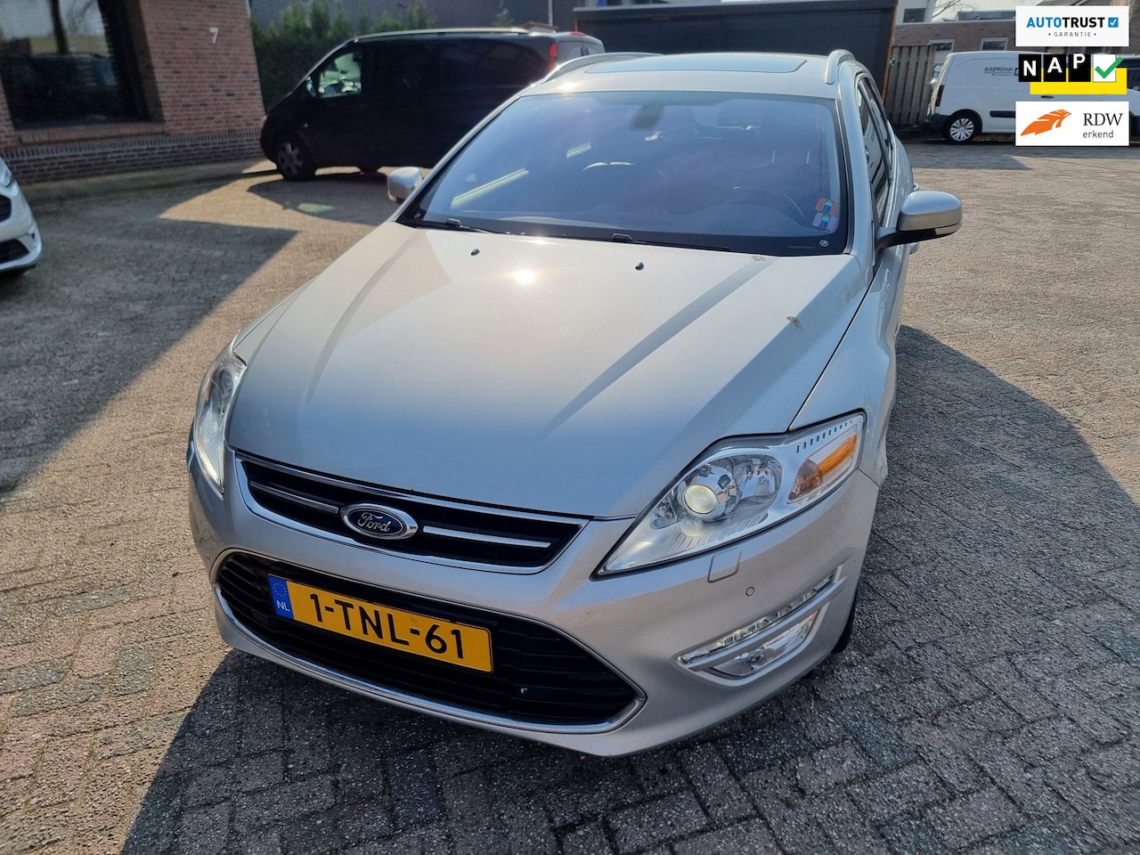 Ford Mondeo Wagon - 1.6 EcoBoost Platinum DAMAGE LEFT SIDE - AutoWereld.nl