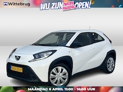 Toyota Aygo X - 1.0 VVT-i MT Play / App connect / Camera / Cruise controle / Stoelverwarming / P4