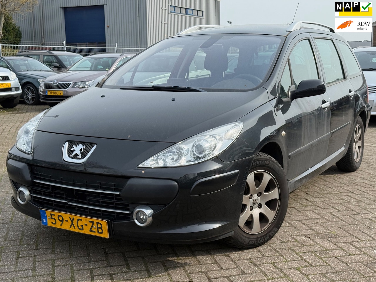 Peugeot 307 SW - 1.6-16V Premium | 7 zitplaatsen - AutoWereld.nl
