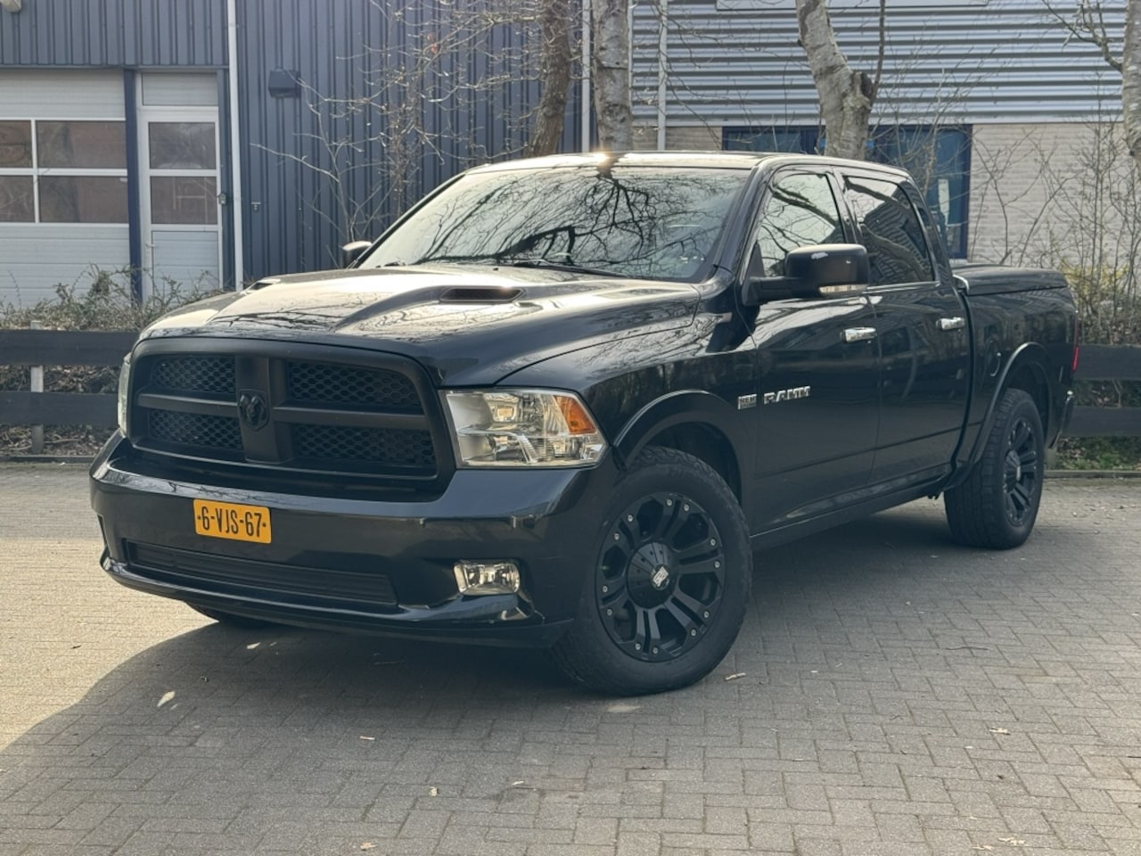Dodge Ram 1500 - 4X4 SPORT 5.7 V8 LPG LAGE BIJTELLING - AutoWereld.nl