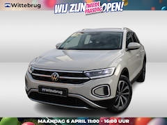 Volkswagen T-Roc - 1.5 TSI 150pk Style DSG Automaat / Navigatie / LM 17 inch / LED Plus / Dig dashboard / Par