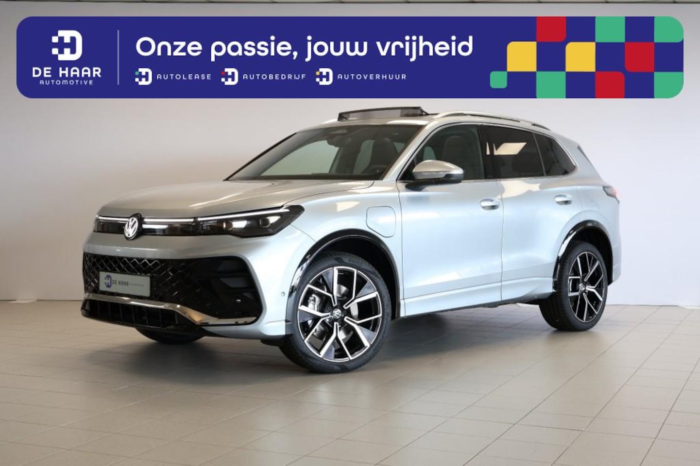 Volkswagen Tiguan - 1.5 eHybrid R Line Edition - Pano - 20 inch - Trekhaak - AutoWereld.nl