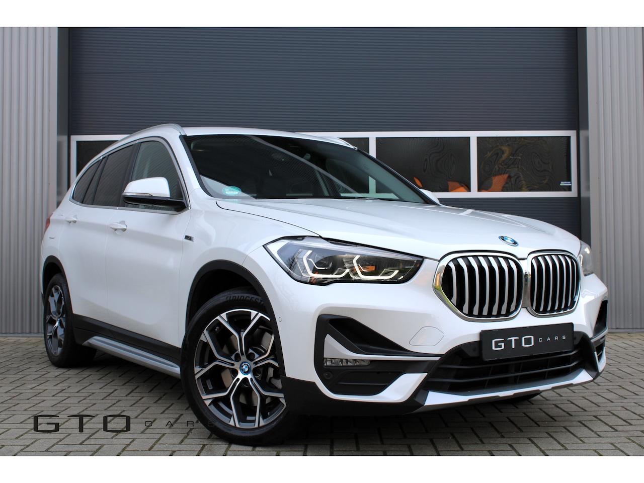 BMW X1 - xDrive25e | LED | Getint Glas | Camera | Trekhaak - AutoWereld.nl