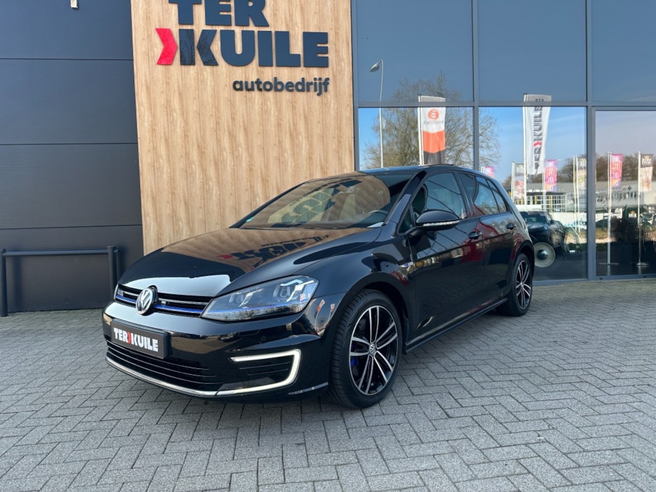 Volkswagen Golf - 1.4 TSI GTE Highline / leer / CarPlay - AutoWereld.nl