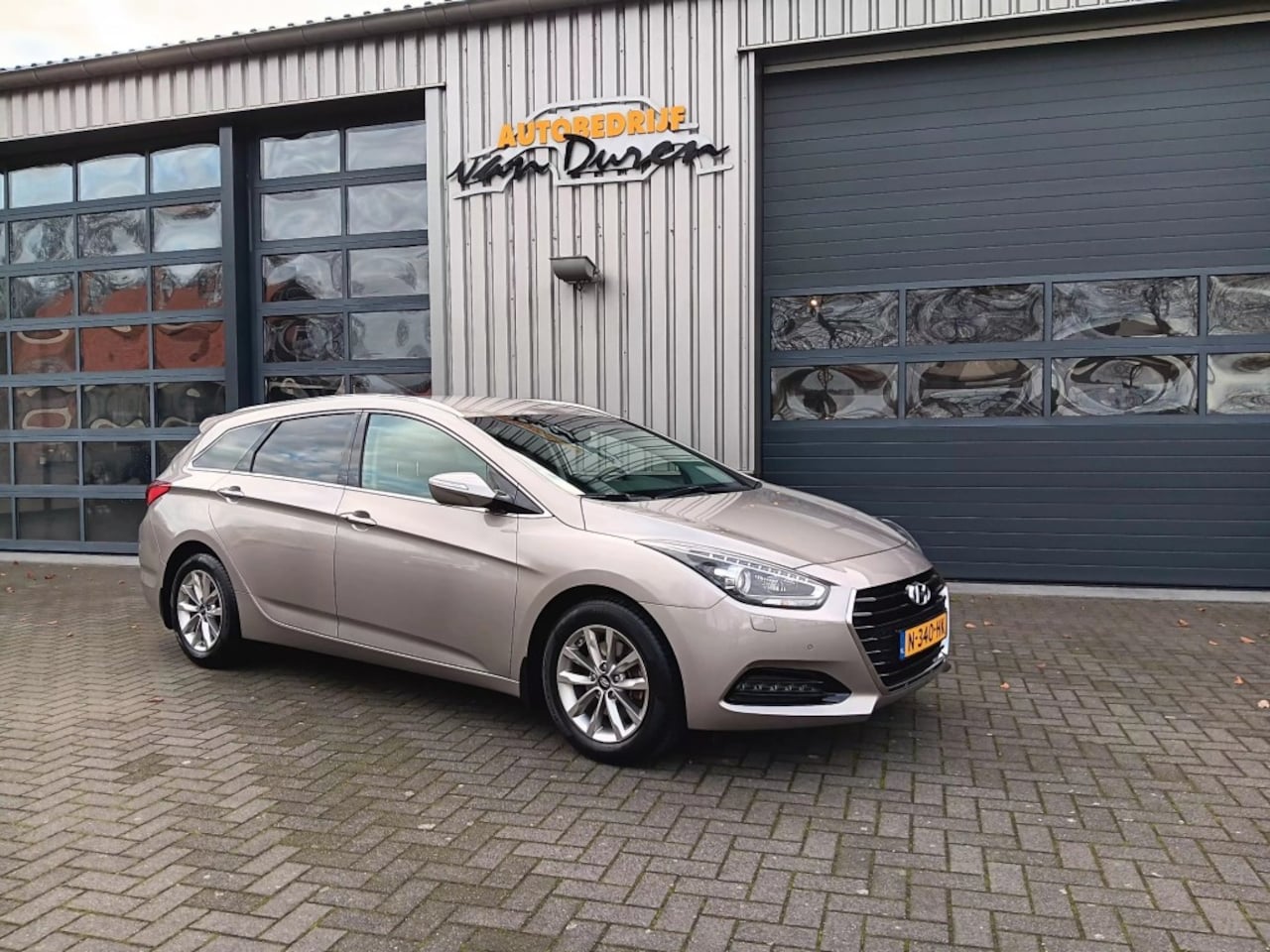 Hyundai i40 Wagon - Wagon 1.6 GDI Business Edition  Cruise/Clima PDC v+a  AUR-Camera  Stoelverw - AutoWereld.nl
