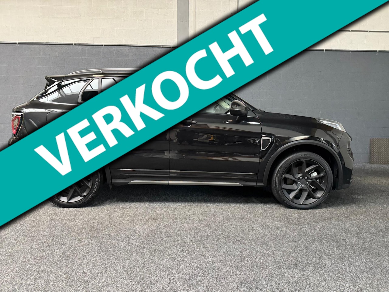 Lynk & Co 01 - 1.5 1.5, Black Edition, zwarte hemel - AutoWereld.nl