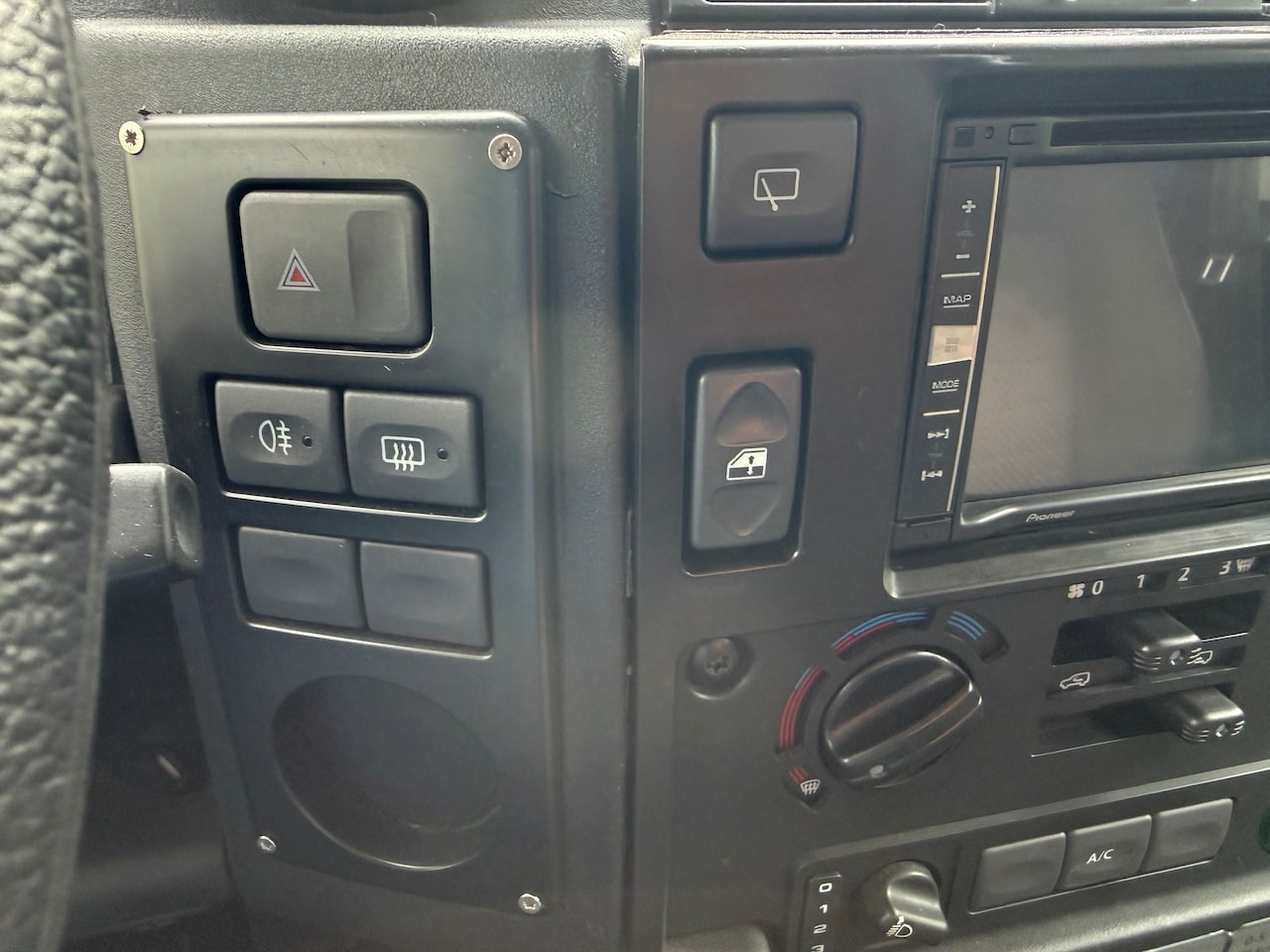 Land Rover Defender - 2.4 TD 110" SE DC Tweede eigenaar