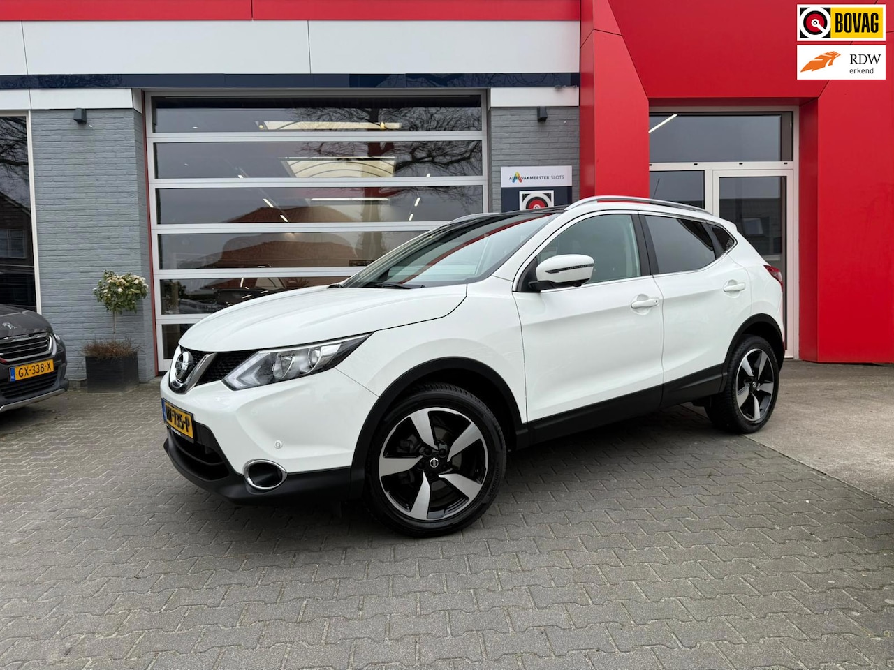 Nissan Qashqai - 1.2 Navi, Camera, Keyless, 18"LMV - AutoWereld.nl