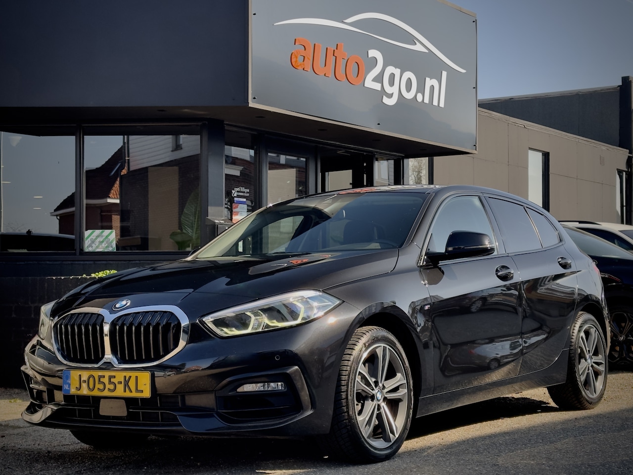 BMW 1-serie - 118i AUT7 EXE M-SPORT LEDER NAVI DIGI-DASH APPLE-CARPLAY LED LMV PDC - AutoWereld.nl