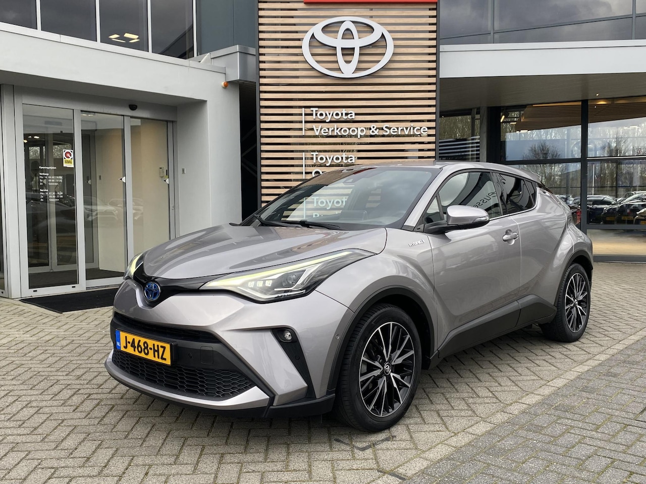 Toyota C-HR - 2.0 Hybrid Executive BLIND-SPOT PARK-SENSOREN STOELVERW JBL-AUDIO AD-CRUISE LM-VELGEN BLUE - AutoWereld.nl