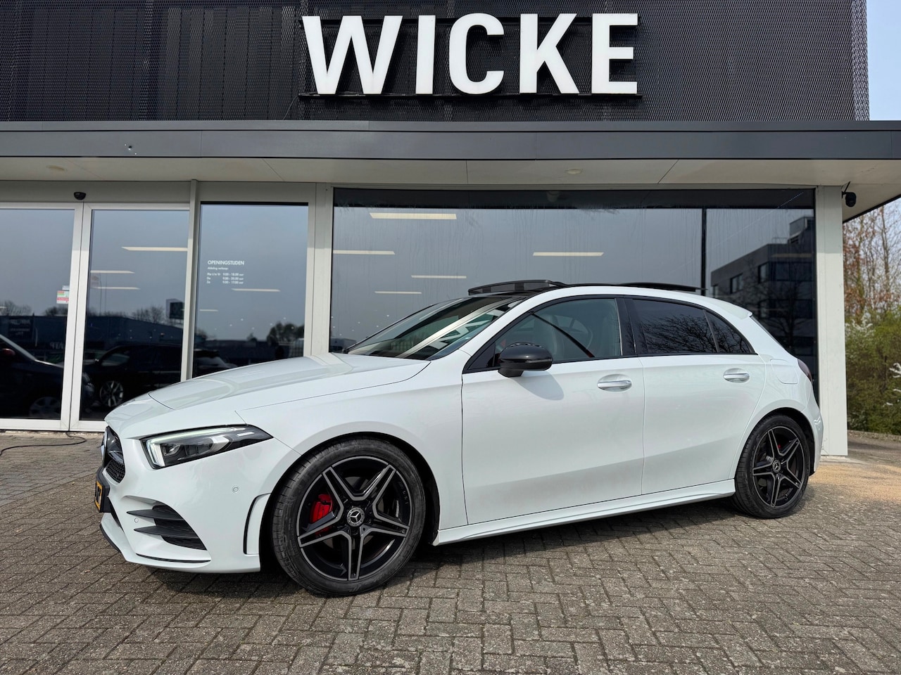 Mercedes-Benz A-klasse - 180 AMG 2021 Panorama Sfeerver. Memory - AutoWereld.nl