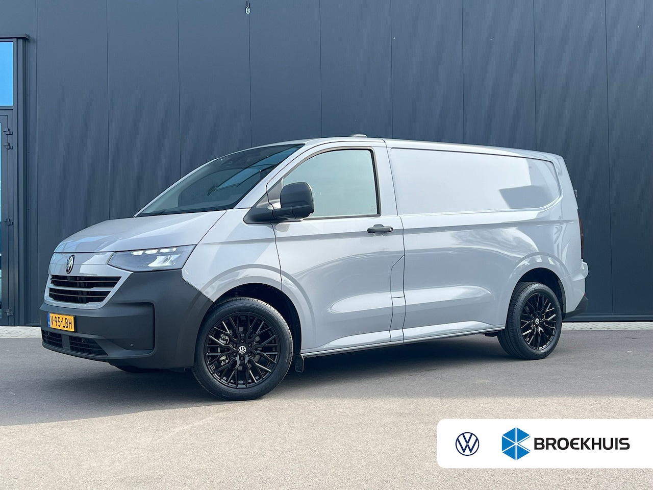 Volkswagen Transporter - 2.0 TDI L1 Life | 150 pk | BPM VRIJ | Apple Carplay | Full LED | Bijrijdersbank | Achterui - AutoWereld.nl
