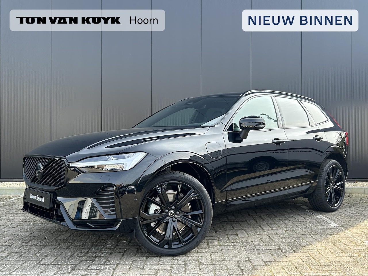 Volvo XC60 - 2.0 T6 Plug-in hybrid AWD Plus Black Edition 360 Camera / Extra getint glas / Elektrische - AutoWereld.nl