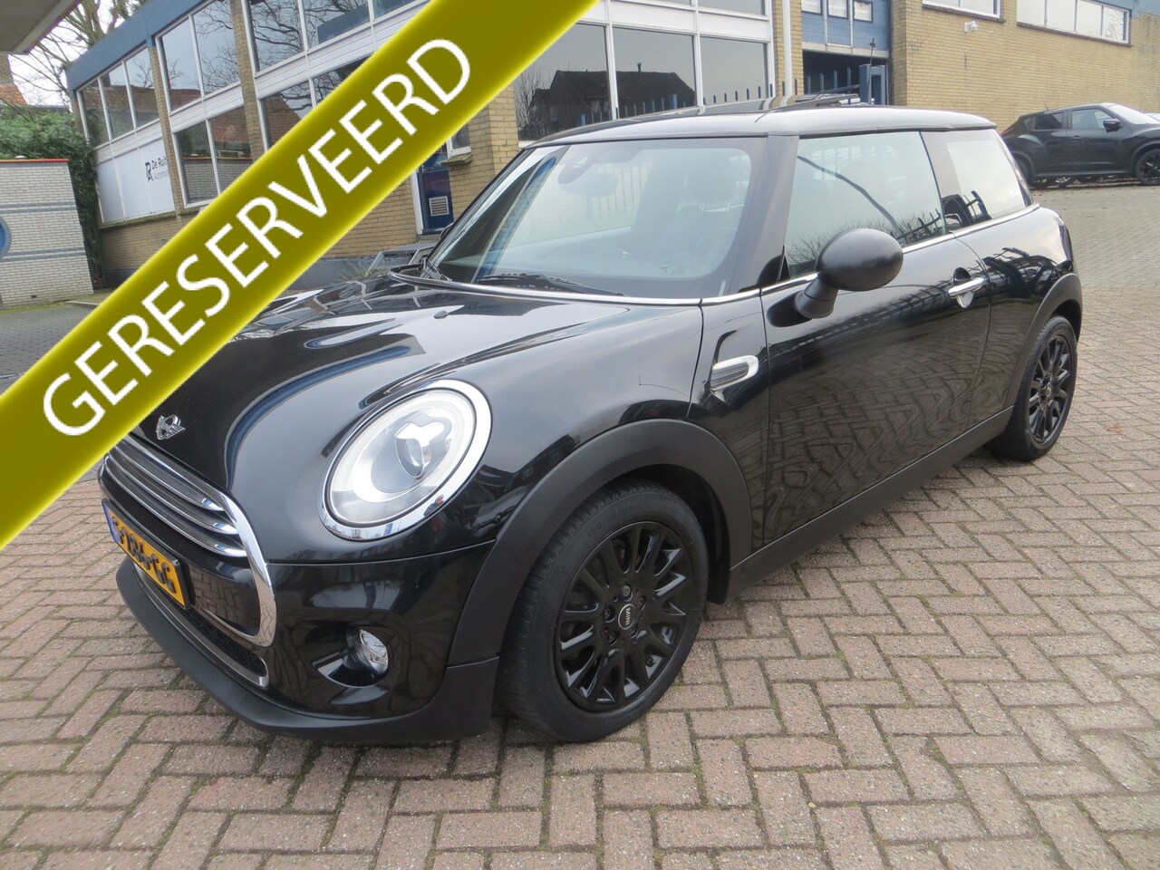 MINI Cooper - Mini 1.5 Chili Serious Business-PANO-LEER-NAVI-NAP!! - AutoWereld.nl