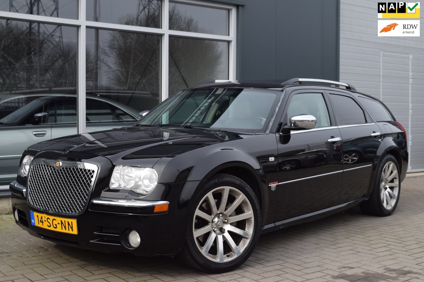 Chrysler 300C Touring - 5.7 V8 HEMI | LPG G3 | Automaat | Leder | APK 3-2027 - AutoWereld.nl