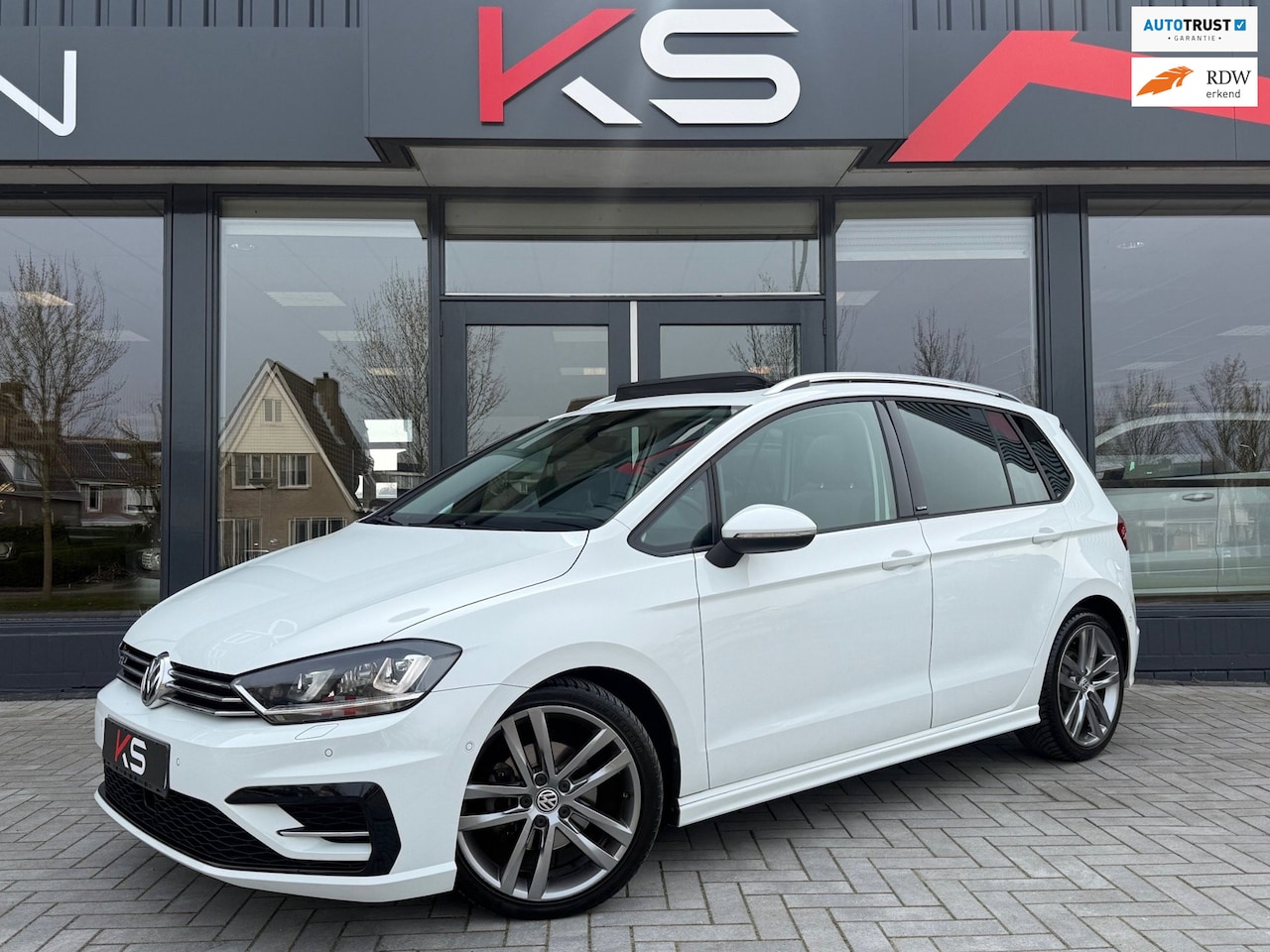 Volkswagen Golf Sportsvan - 1.4 TSI Highline R Line Pano DSG Camera ACC - AutoWereld.nl