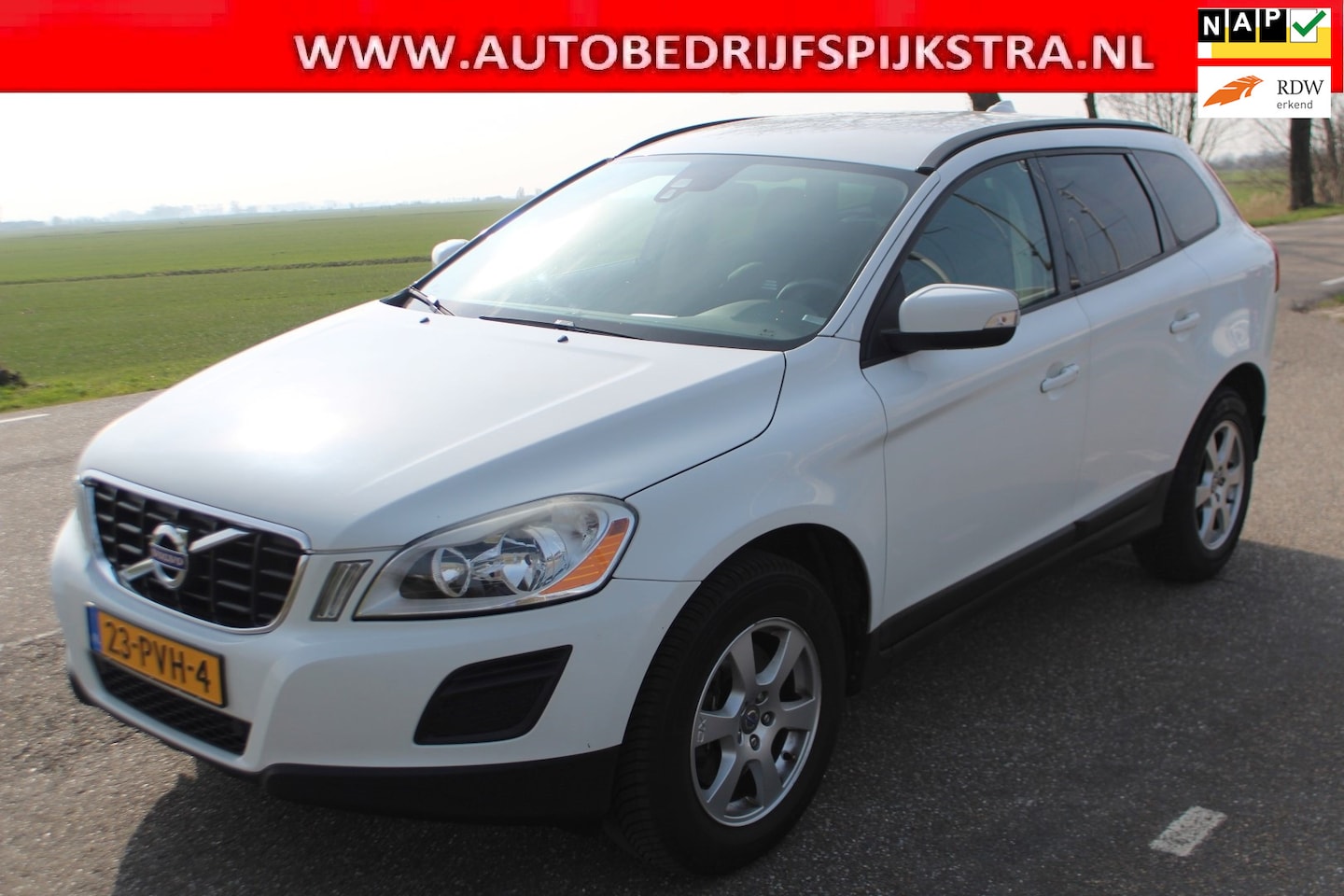 Volvo XC60 - 2.0T // AUTOMAAT / TREKHAAK / NAVI // - AutoWereld.nl