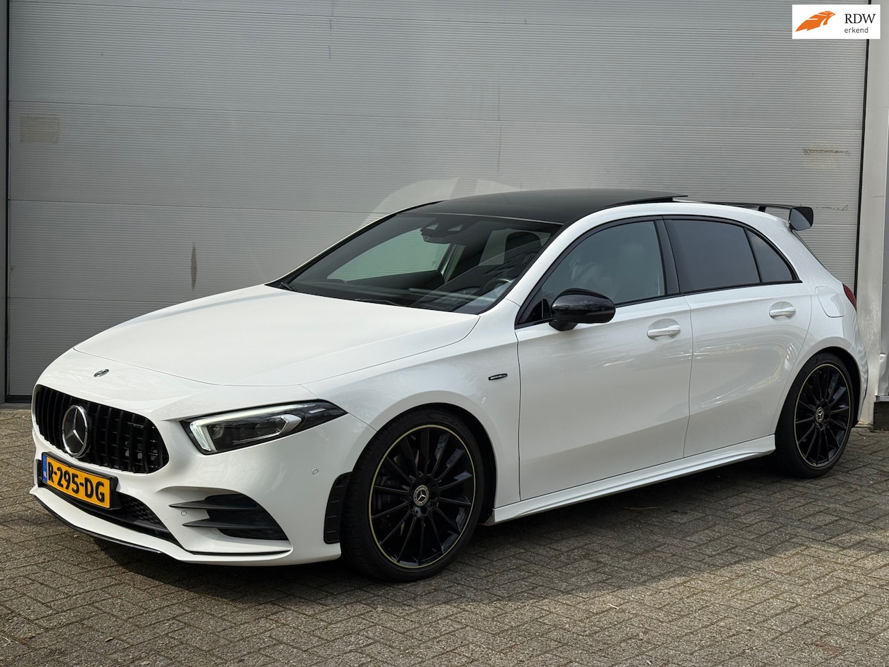 Mercedes-Benz A-klasse - 220 Launch Edition Premium Plus l Aero Pack l Pano l Climate l ACC l IZGST l - AutoWereld.nl