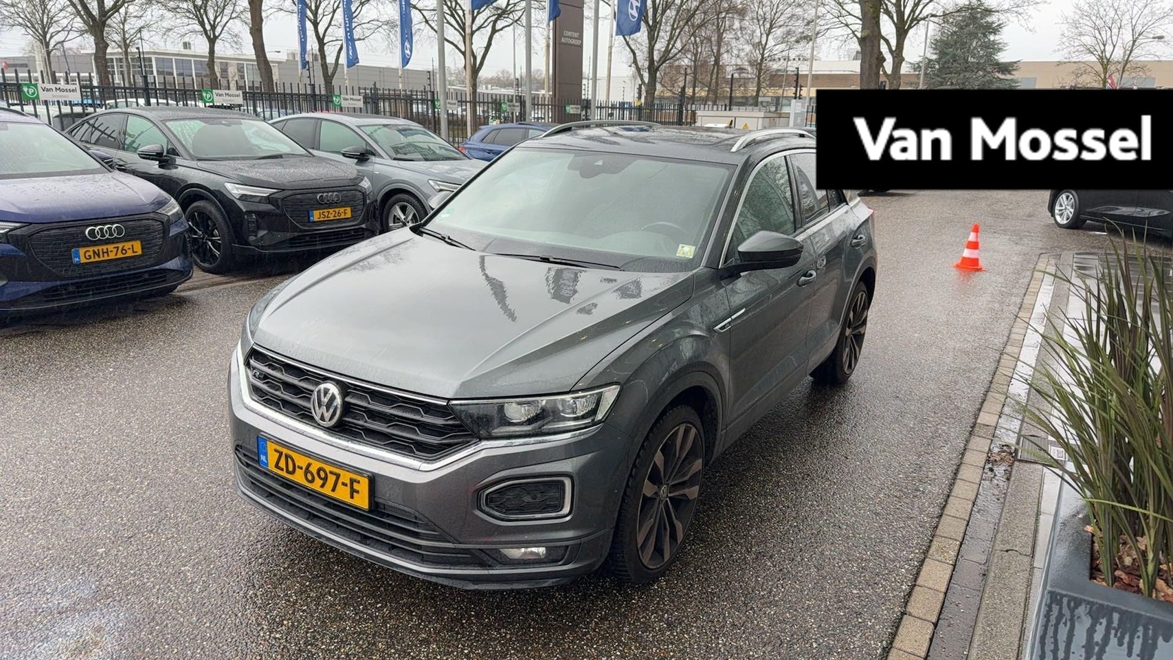 Volkswagen T-Roc - 1.5 TSI R-Line | 150 PK | Automaat | Panorama Dak | Digital Cockpit PRO | Keyless | Parkee - AutoWereld.nl