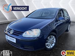 Volkswagen Golf - 1.6 FSI Trendline Aut Cruise Airco Carplay