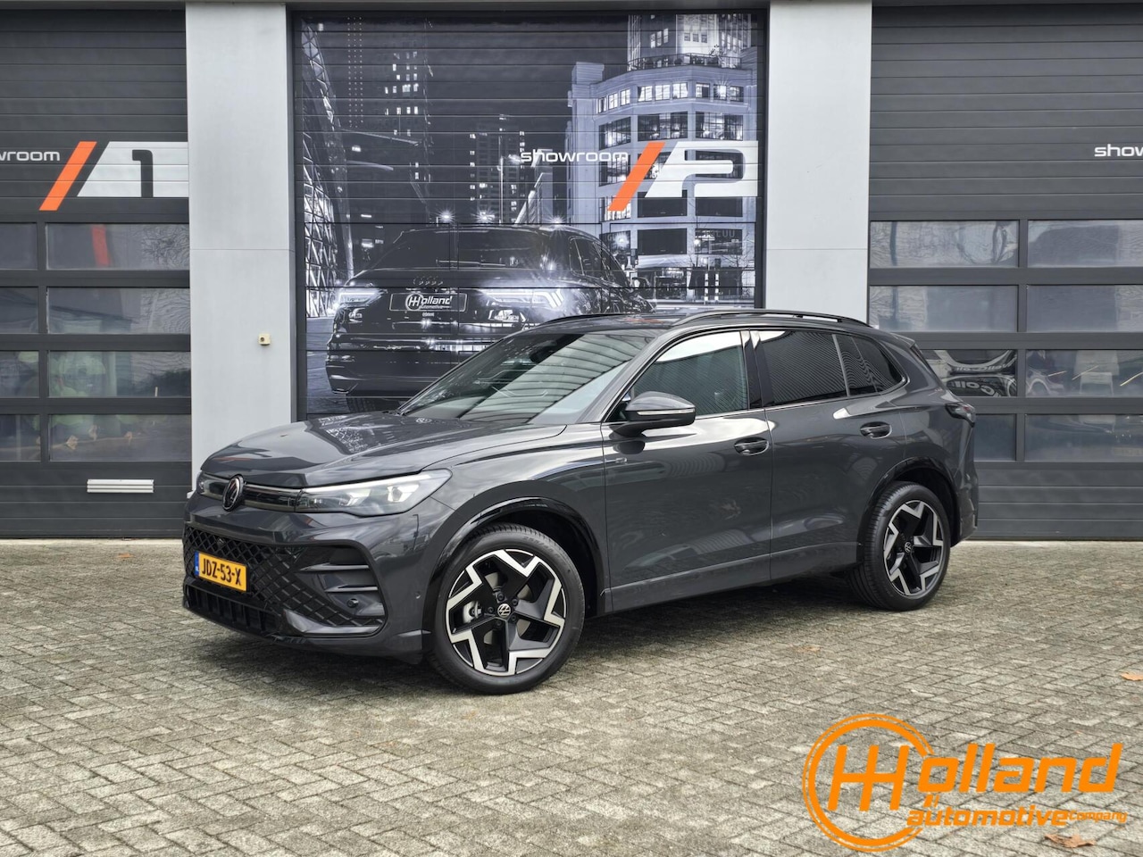 Volkswagen Tiguan - 1.5 eTSI R-Line Edition|360cam|ACC|Massage|Sfeerverlichting - AutoWereld.nl