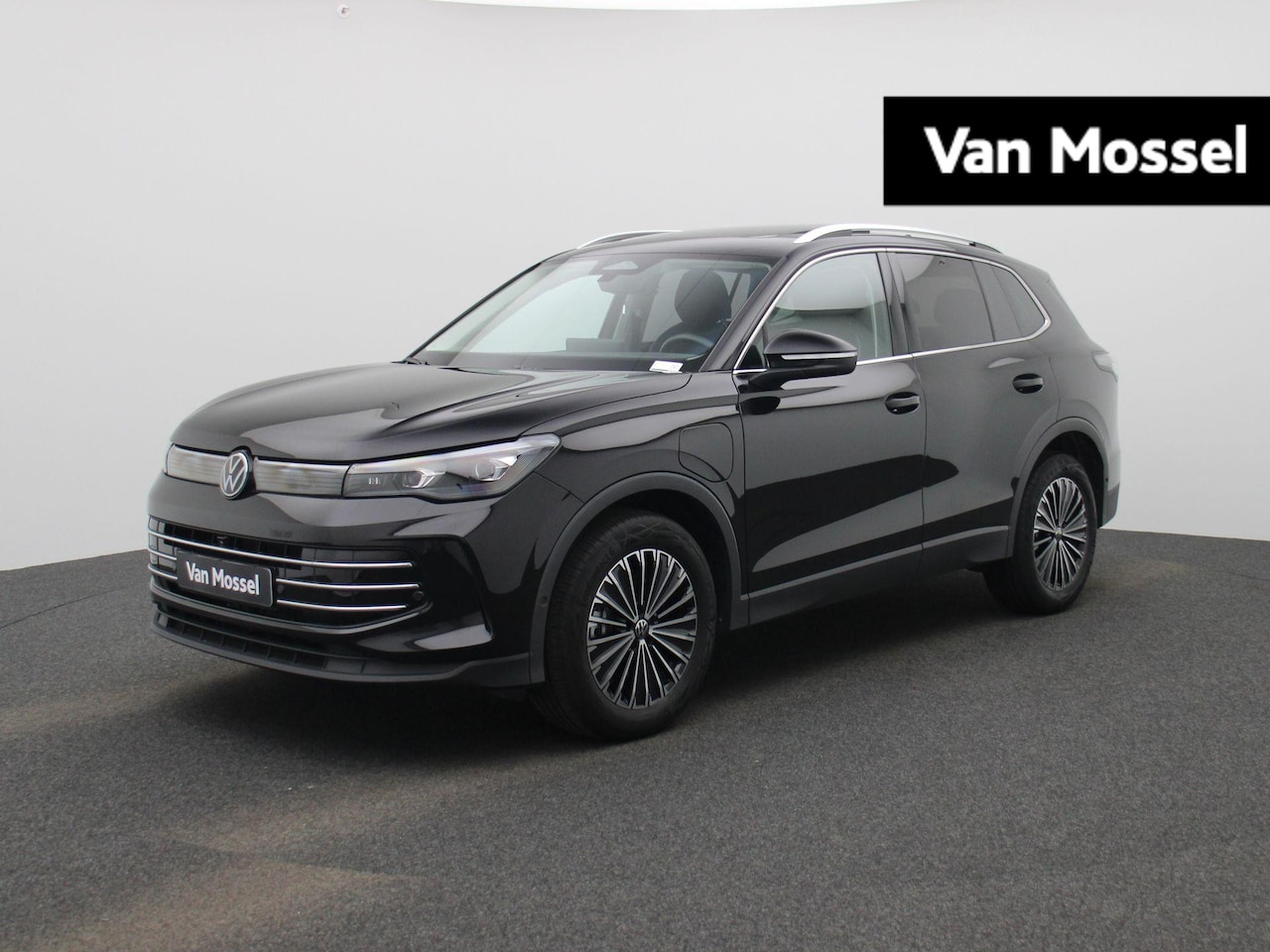 Volkswagen Tiguan - 1.5 eHybrid Elegance 272 PK| Panoramadak | Navigatie | 360 Camera | Head-Updisplay | Stoel - AutoWereld.nl